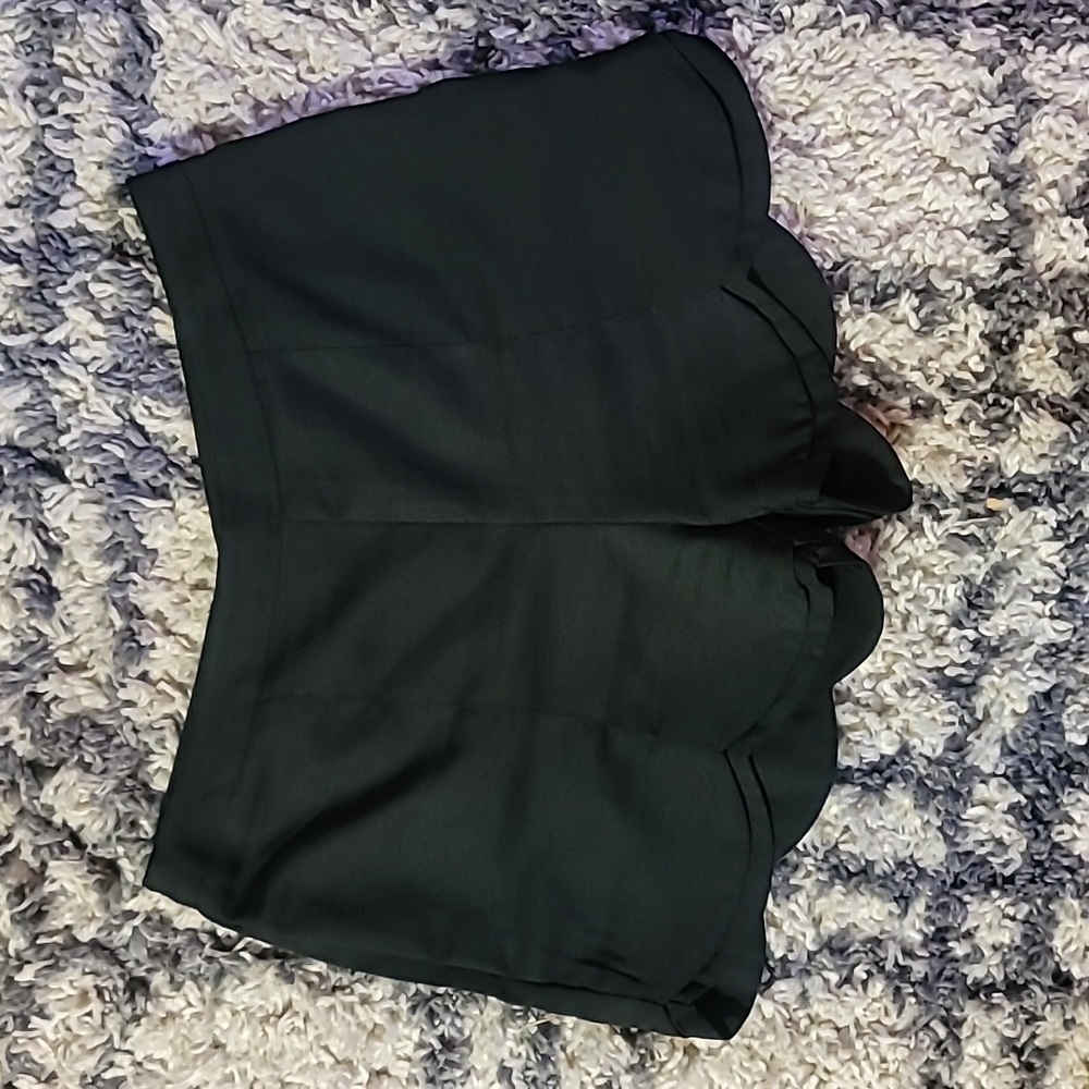Beautiful scalloped Edge formal shorts. Black.